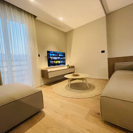 Two Steps Τίρανα