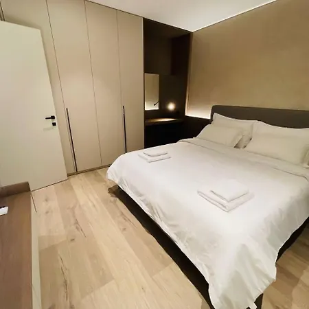 Two Steps * Τίρανα