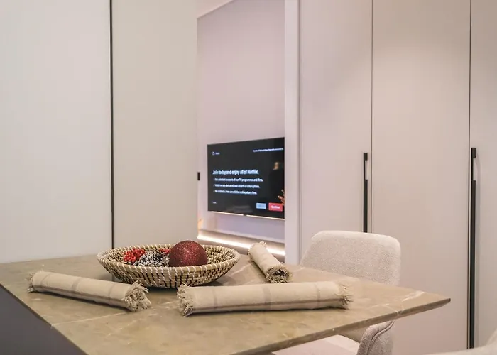 Two Steps * Τίρανα