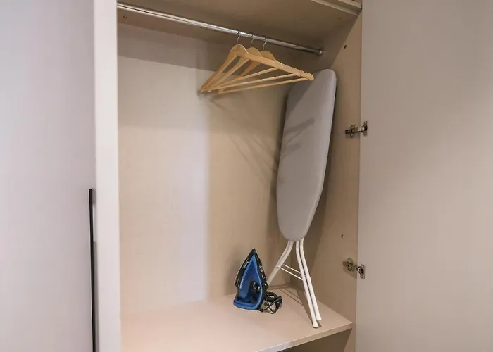 Two Steps アパート ティラナ