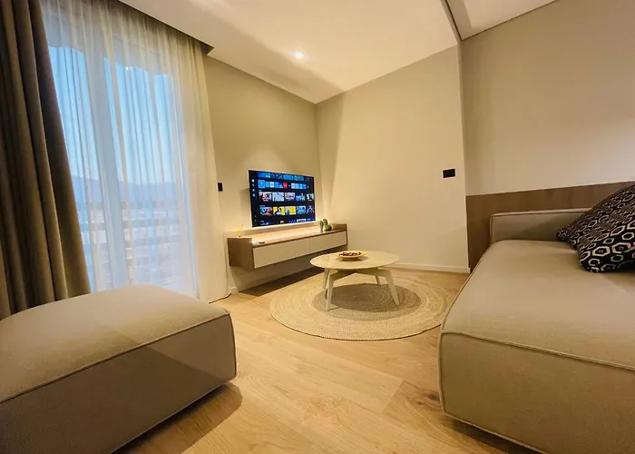 Two Steps ティラナ